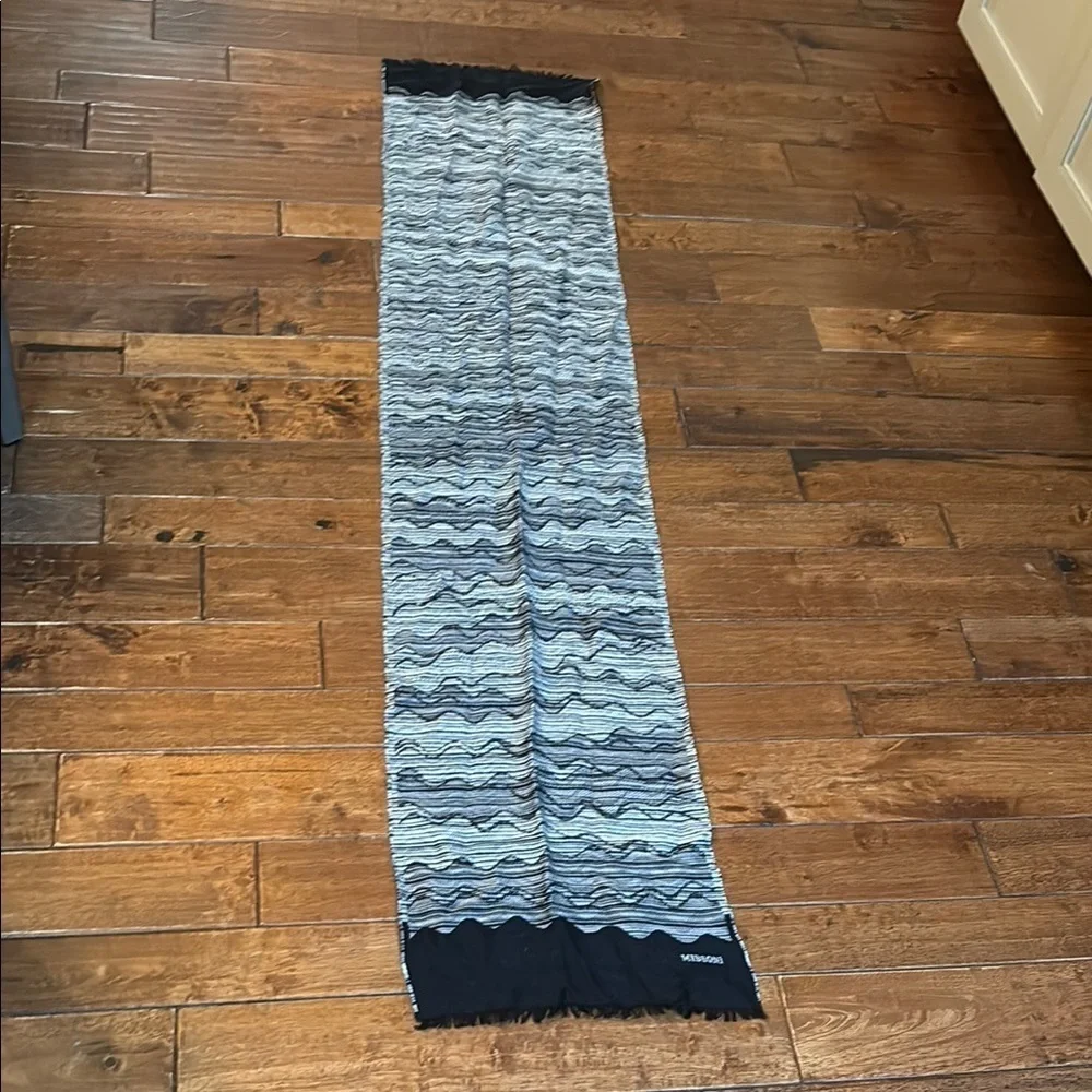 Missoni Black and White womens Scarf
